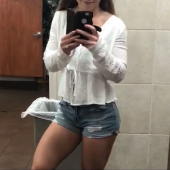 Dainty long sleeve Top - Picture 2 of 9